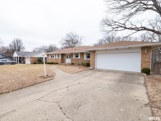 1903 Saint Clair Drive, Pekin, IL 61554