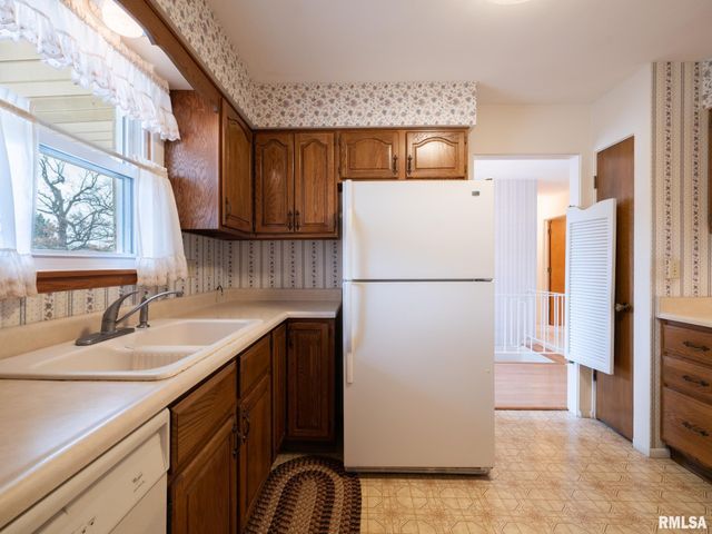 1903 Saint Clair Drive, Pekin, IL 61554