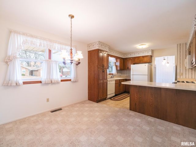 1903 Saint Clair Drive, Pekin, IL 61554