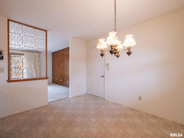 1903 Saint Clair Drive, Pekin, IL 61554