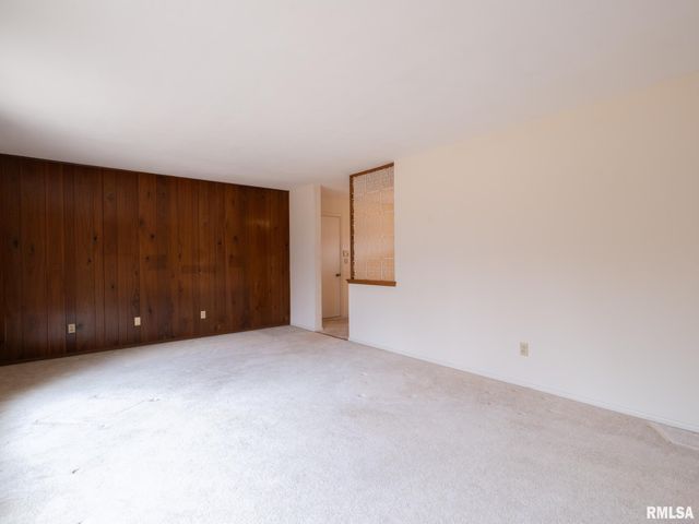 1903 Saint Clair Drive, Pekin, IL 61554