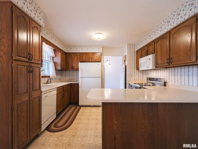 1903 Saint Clair Drive, Pekin, IL 61554