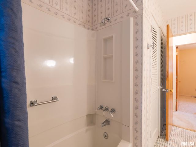 1903 Saint Clair Drive, Pekin, IL 61554