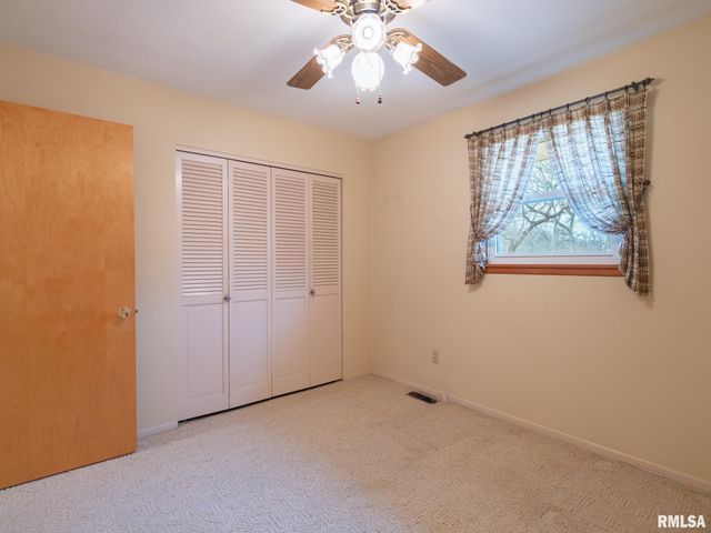 1903 Saint Clair Drive, Pekin, IL 61554