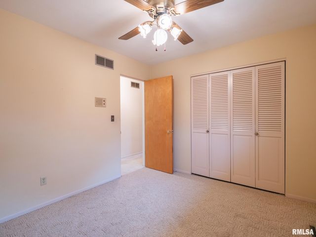 1903 Saint Clair Drive, Pekin, IL 61554