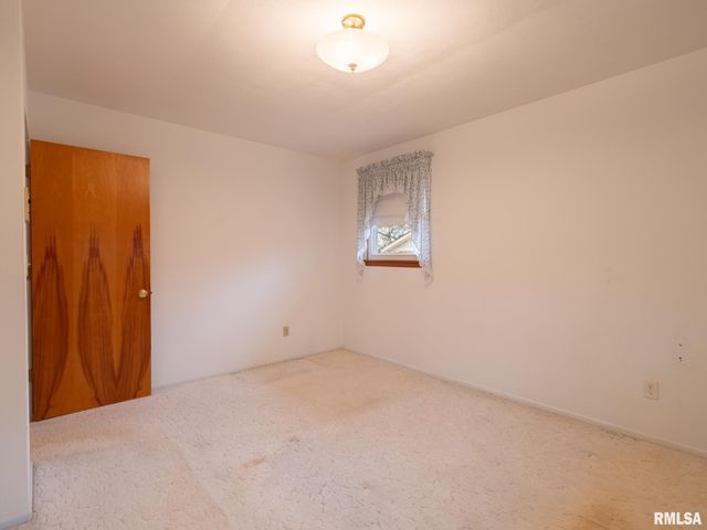 1903 Saint Clair Drive, Pekin, IL 61554