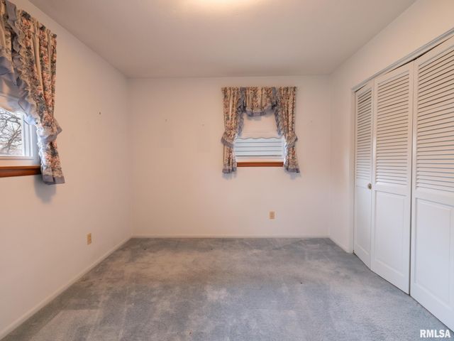 1903 Saint Clair Drive, Pekin, IL 61554