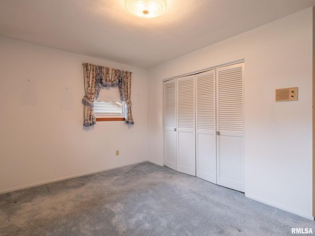 1903 Saint Clair Drive, Pekin, IL 61554