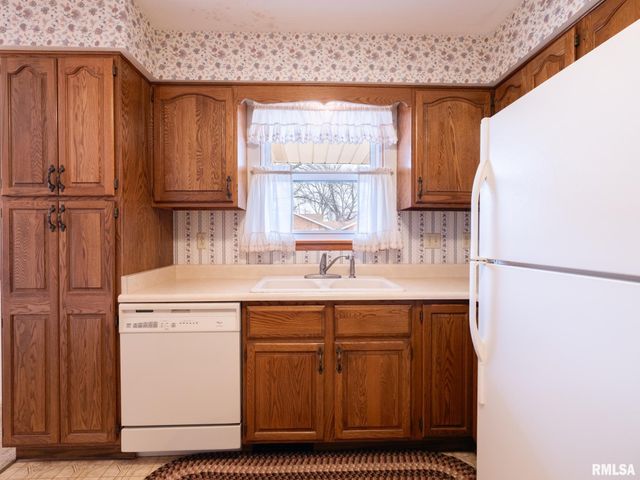 1903 Saint Clair Drive, Pekin, IL 61554