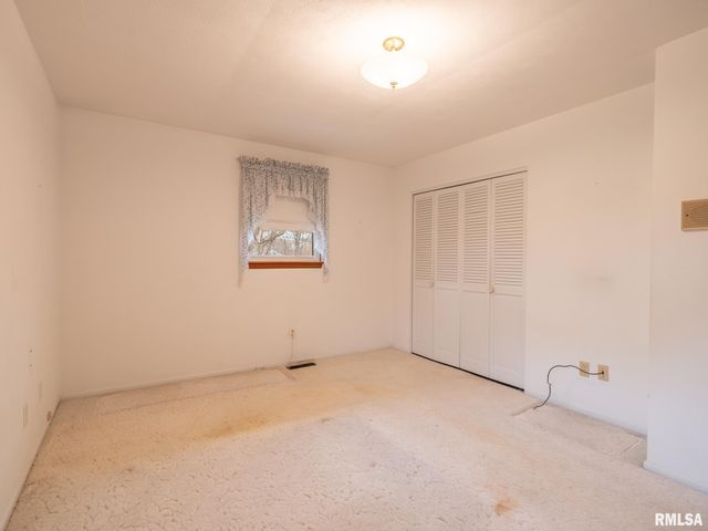 1903 Saint Clair Drive, Pekin, IL 61554