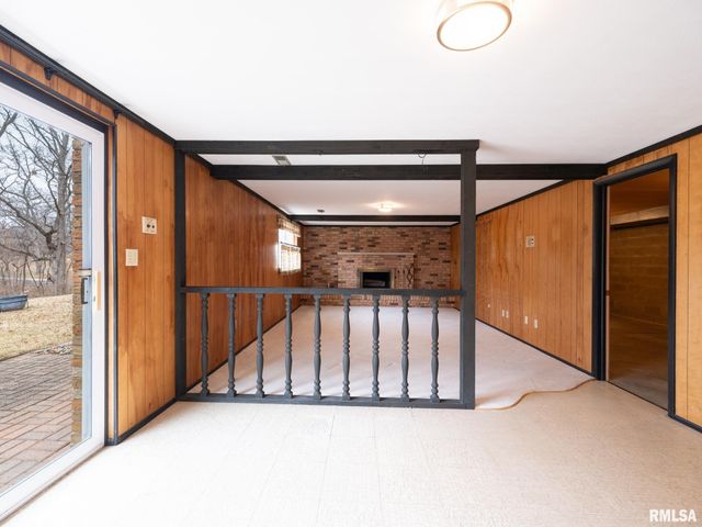 1903 Saint Clair Drive, Pekin, IL 61554