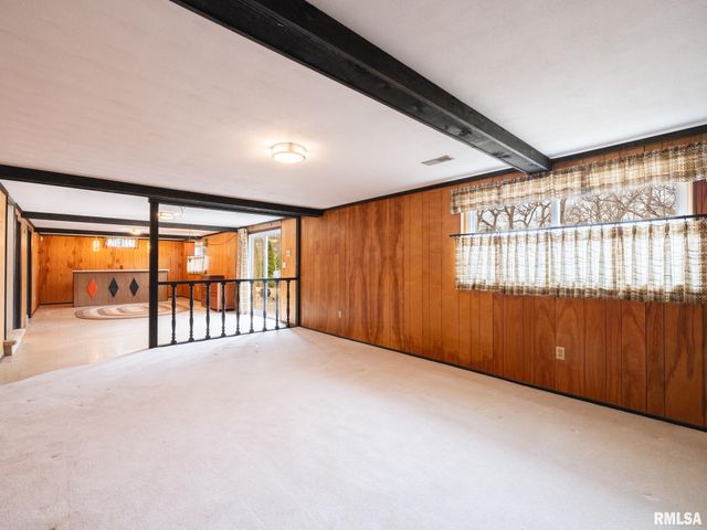 1903 Saint Clair Drive, Pekin, IL 61554