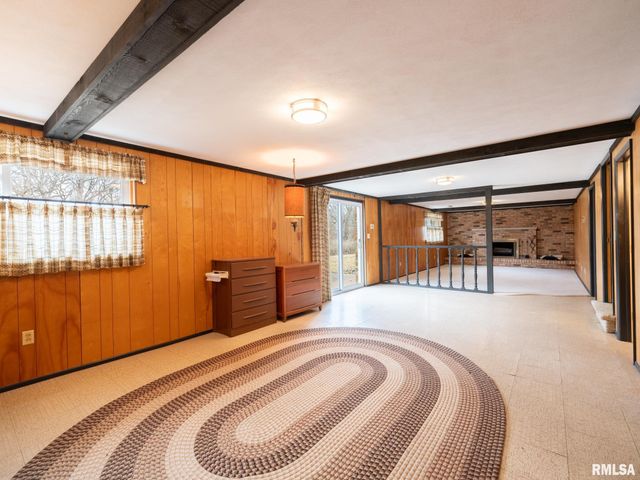 1903 Saint Clair Drive, Pekin, IL 61554