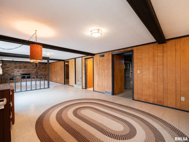 1903 Saint Clair Drive, Pekin, IL 61554