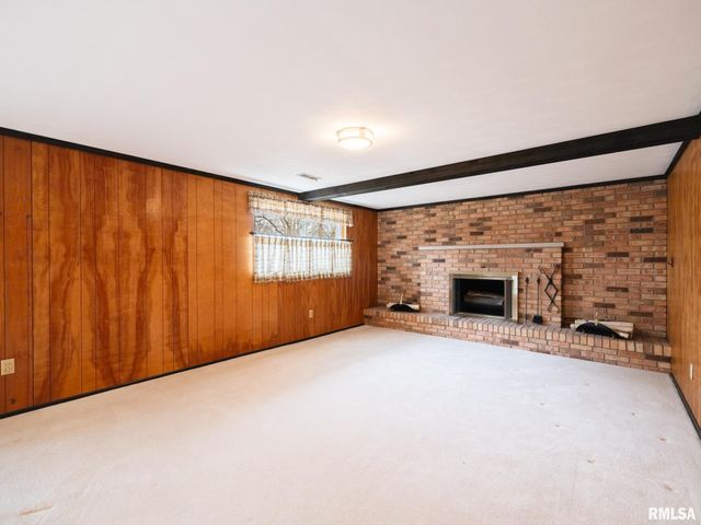 1903 Saint Clair Drive, Pekin, IL 61554