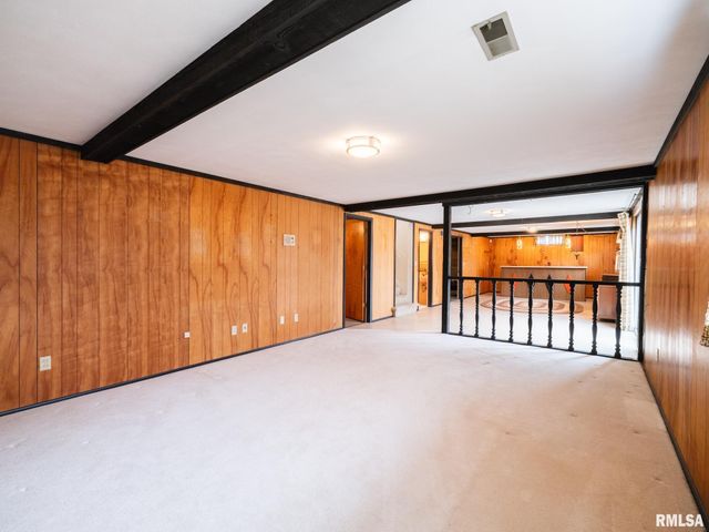 1903 Saint Clair Drive, Pekin, IL 61554