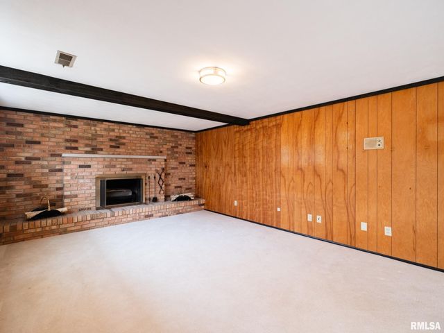 1903 Saint Clair Drive, Pekin, IL 61554