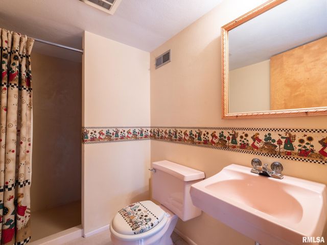 1903 Saint Clair Drive, Pekin, IL 61554