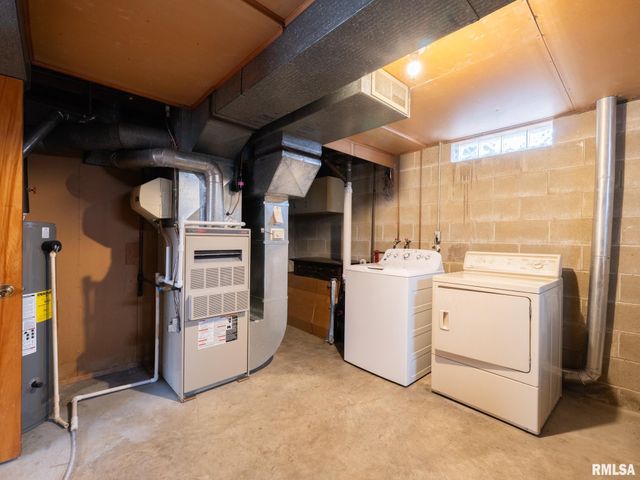 1903 Saint Clair Drive, Pekin, IL 61554