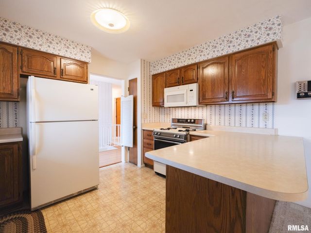 1903 Saint Clair Drive, Pekin, IL 61554