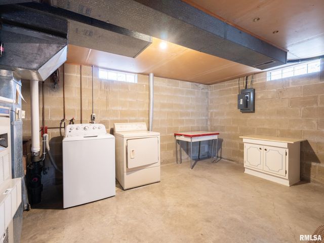 1903 Saint Clair Drive, Pekin, IL 61554