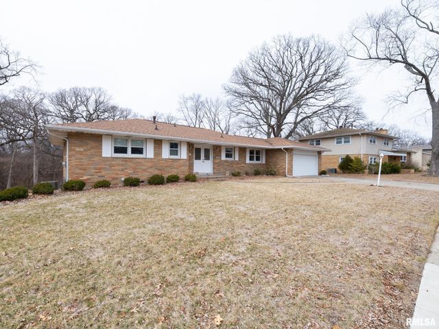 1903 Saint Clair Drive, Pekin, IL 61554