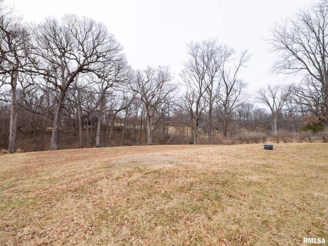 1903 Saint Clair Drive, Pekin, IL 61554