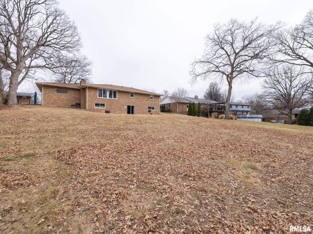 1903 Saint Clair Drive, Pekin, IL 61554