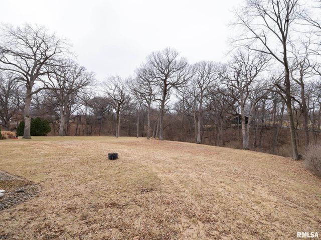 1903 Saint Clair Drive, Pekin, IL 61554