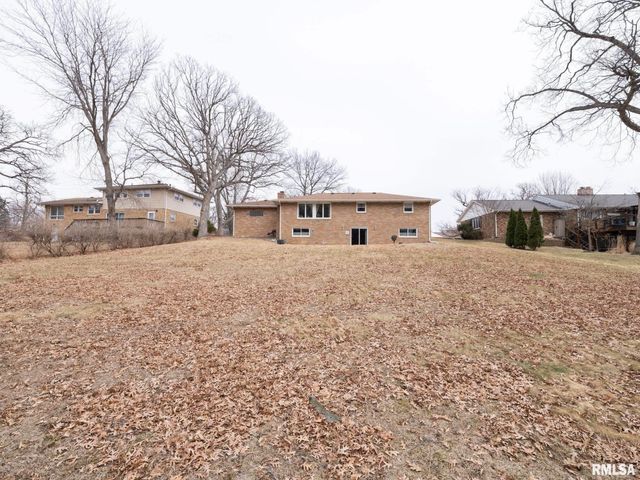 1903 Saint Clair Drive, Pekin, IL 61554