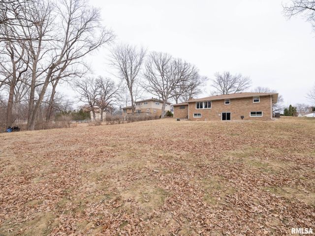 1903 Saint Clair Drive, Pekin, IL 61554