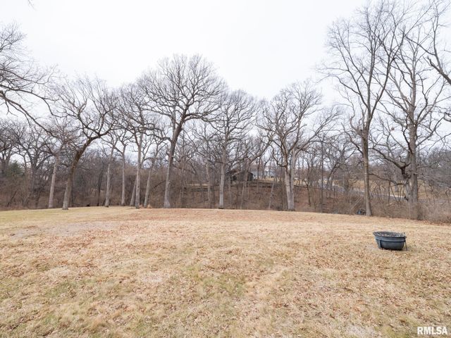 1903 Saint Clair Drive, Pekin, IL 61554