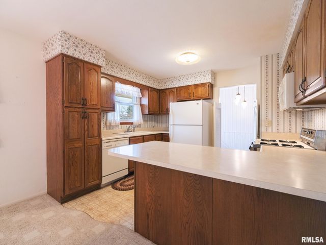 1903 Saint Clair Drive, Pekin, IL 61554