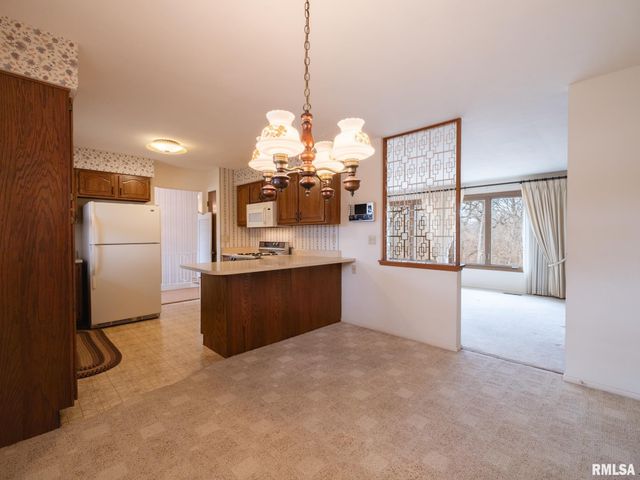 1903 Saint Clair Drive, Pekin, IL 61554