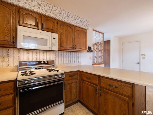 1903 Saint Clair Drive, Pekin, IL 61554