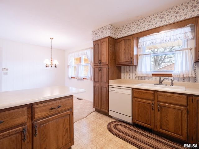 1903 Saint Clair Drive, Pekin, IL 61554