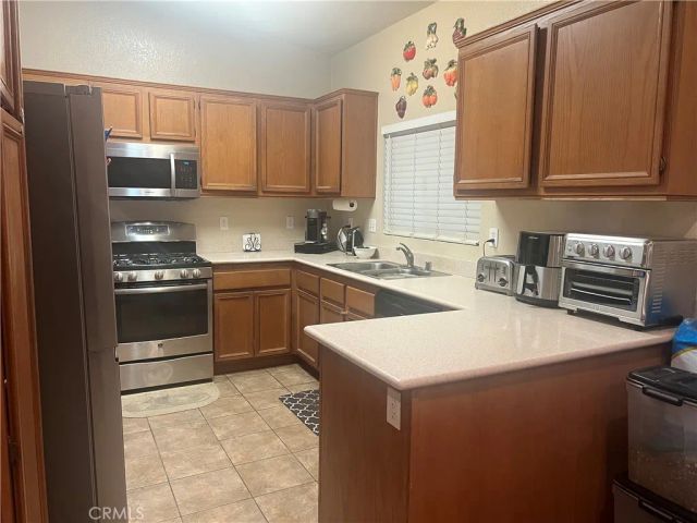 15993 CARMELIA Drive, Victorville, CA 92394