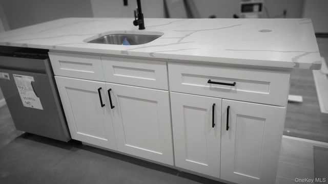 8 Dee Place, Huntington Station, NY 11746