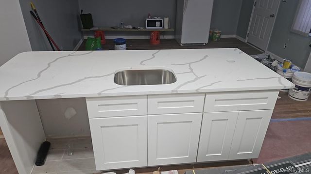 8 Dee Place, Huntington Station, NY 11746