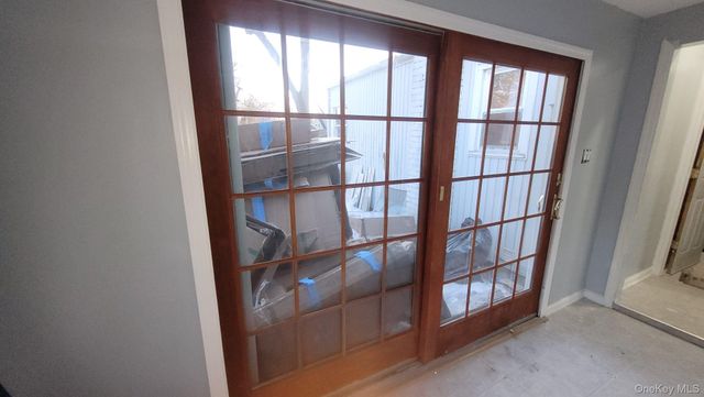 8 Dee Place, Huntington Station, NY 11746