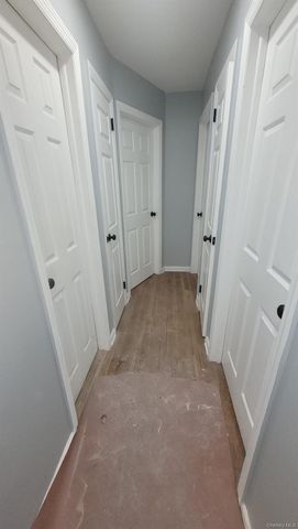 8 Dee Place, Huntington Station, NY 11746