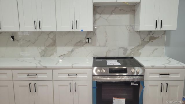 8 Dee Place, Huntington Station, NY 11746