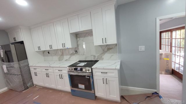 8 Dee Place, Huntington Station, NY 11746