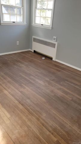 8 Dee Place, Huntington Station, NY 11746