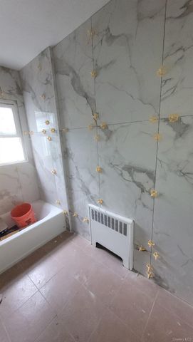 8 Dee Place, Huntington Station, NY 11746