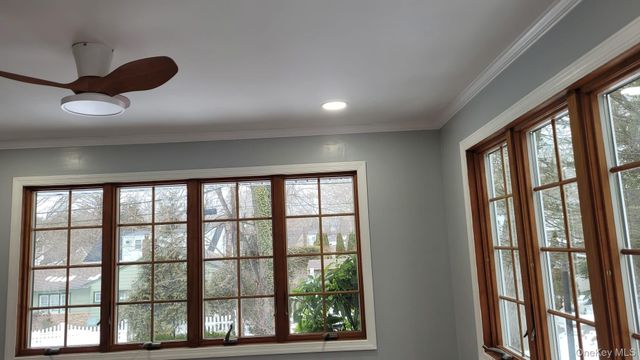 8 Dee Place, Huntington Station, NY 11746