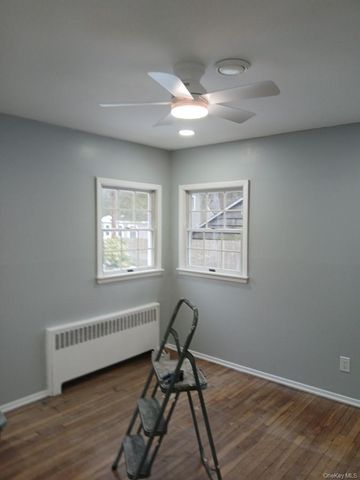 8 Dee Place, Huntington Station, NY 11746