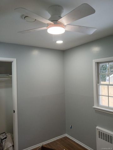 8 Dee Place, Huntington Station, NY 11746