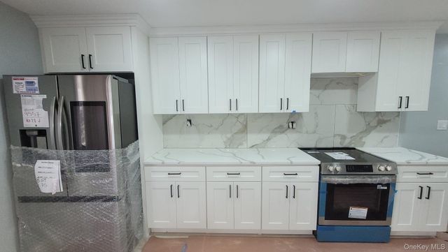 8 Dee Place, Huntington Station, NY 11746