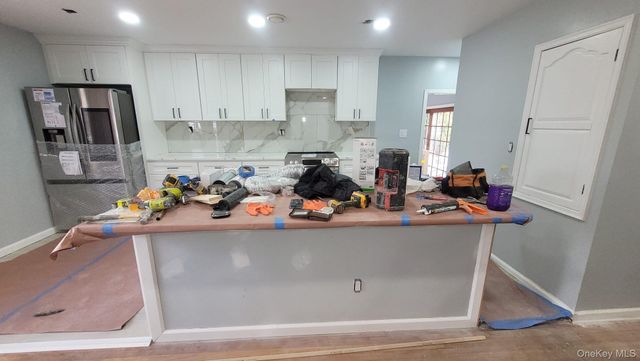 8 Dee Place, Huntington Station, NY 11746